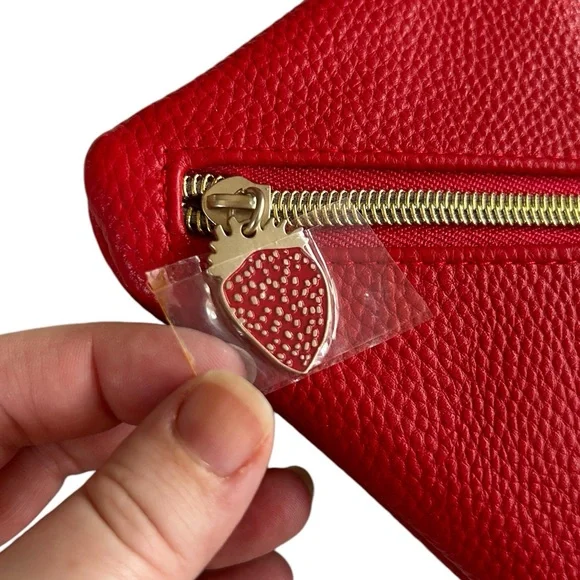 SALE Bouffants & Broken Hearts Sephora Berry Kissable Brush Set Ltd Edition NWT - Picture 4 of 10